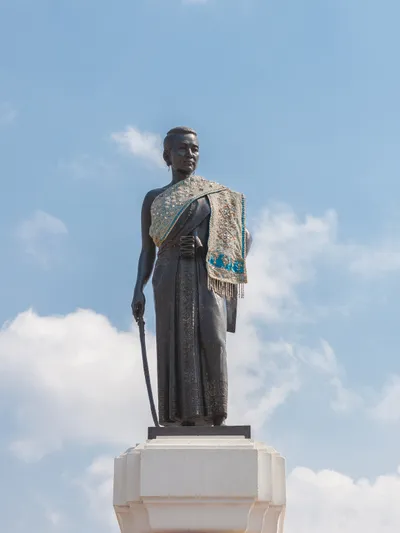 Thao Suranari Monument