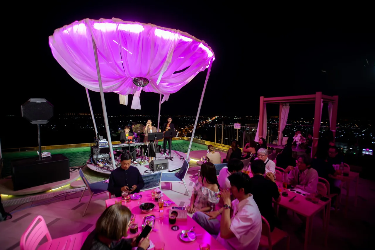 Sugar High · Centara rooftop