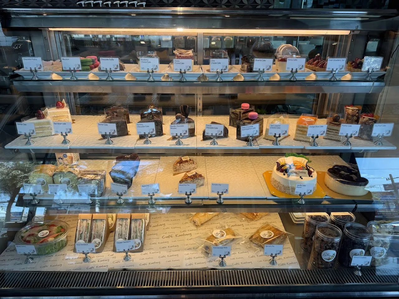 Café Kantary pastry counter
