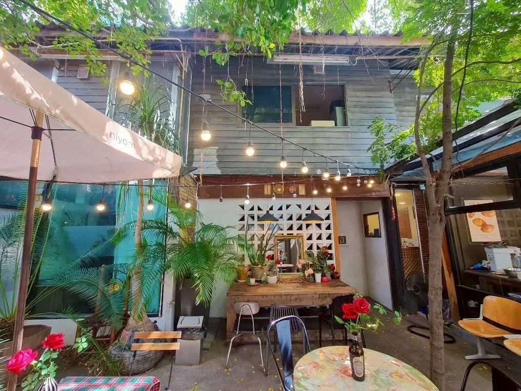 Niyom Chomchob Cafe